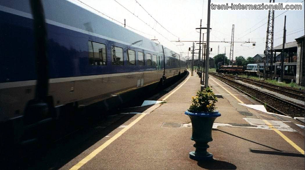 Treno EuroCity TGV "Alexandre Dumas" Parigi - Milano transita a Santhi�