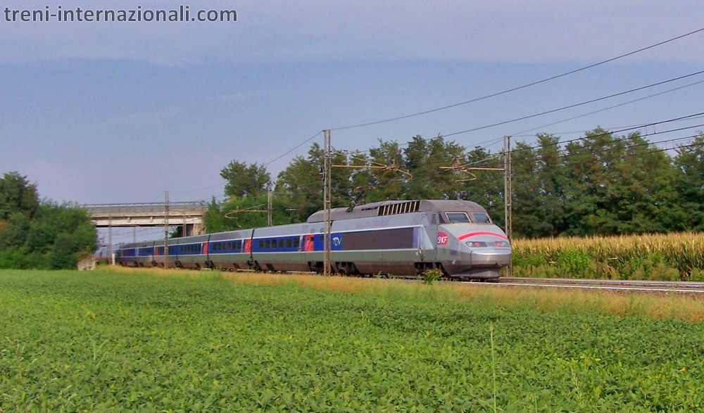 Treno EuroCity TGV Parigi - Milano vicino a Santhi�